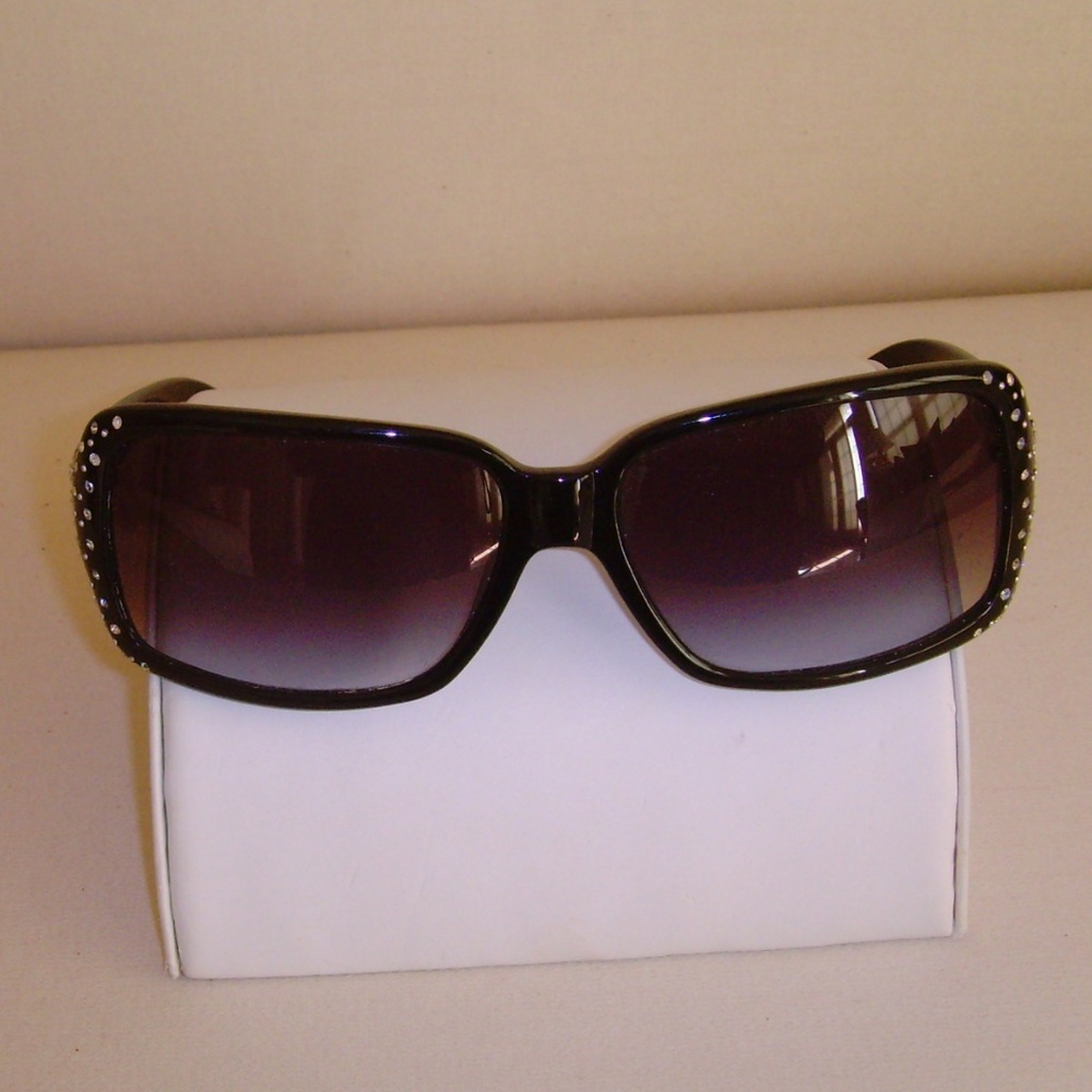 FOSSIL Black and Clear Rhinestone Sunshades